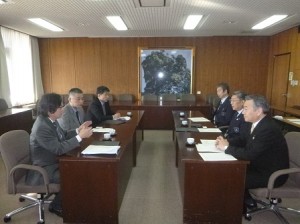 多摩市と(公社）東京都獣医師会南多摩支部多摩部会は、災害時における動物救護に関する協定を締結致しました。